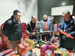 <b>严酷落实24小时值班值守和带领带</b>